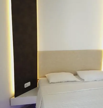 Ξενοδοχείο Safir 2*